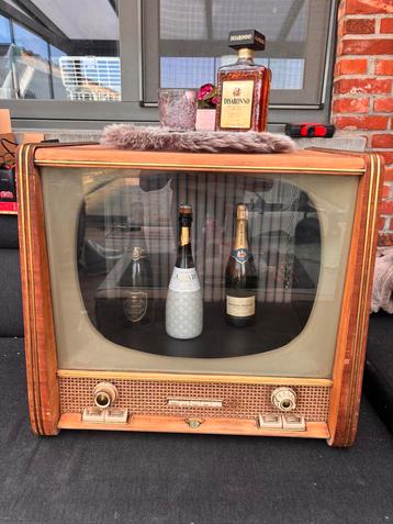 Tv kast, Ophalen