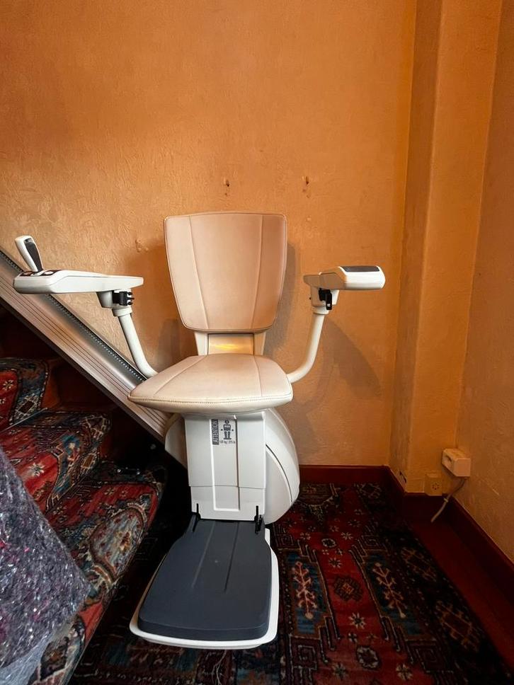 Monte-escaliers Geslift droit,parfait état de fonctionnement, Divers, Monte-escaliers, Comme neuf, Droit, Enlèvement