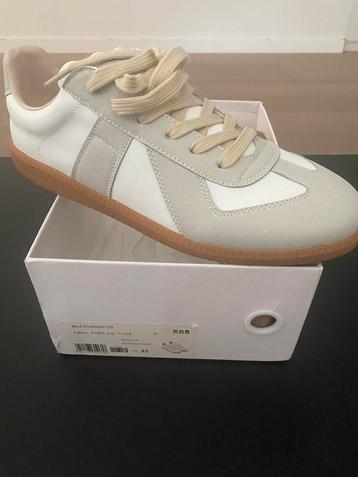 Mooie sneaker nooit gedragen. beschikbaar voor biedingen