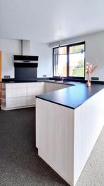 Moderne lichte houtkeuken Zwart werkblad AEG-toestellen 2019, Huis en Inrichting, Keuken | Complete keukens, Ophalen, U-keuken