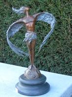 statue art moderne en bronze signé et pat couleur sur marbre, Antiquités & Art, Bronze, Enlèvement ou Envoi