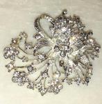 broche vintage grote zilveren bos bloemen met strass '90-00, Handtassen en Accessoires, Broches, Verzenden, 4 tot 7 cm, Zilver