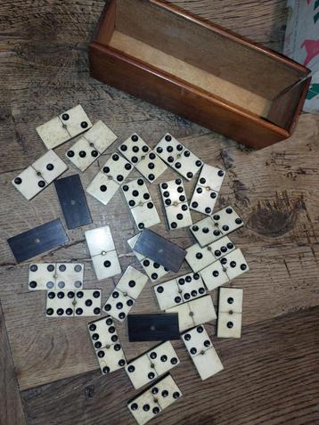 oude domino stenen-spel in IV, begin 1900