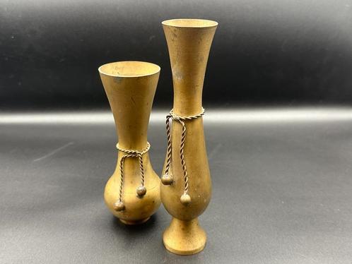 Set van 2 Messing Vintage Vaasjes – met Strikjes/Kwastjes, Antiek en Kunst, Antiek | Keramiek en Aardewerk, Ophalen of Verzenden