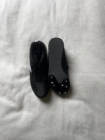Loopschoenen spikes beschikbaar voor biedingen