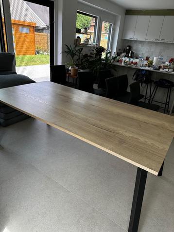Eettafel Perfecta eik beige beschikbaar voor biedingen