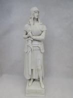 La statue en biscuit de Jeanne D'Arc est décorée par Karl En, Enlèvement ou Envoi