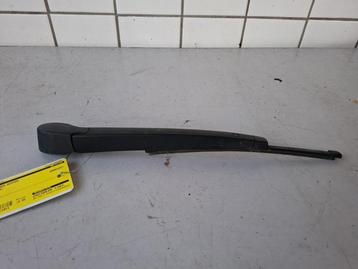 Ruitenwisserarm achter van een Volkswagen Golf beschikbaar voor biedingen