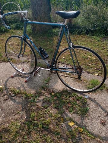 Grote oude racefiets Bertin , grote coureur , barnfind beschikbaar voor biedingen