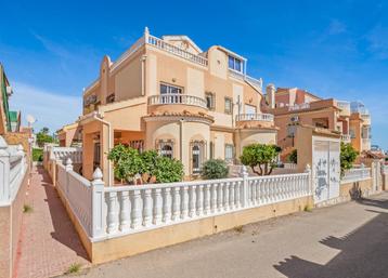 Woning met dakterras in Lomas de Cabo Roig – Orihuela Costa beschikbaar voor biedingen