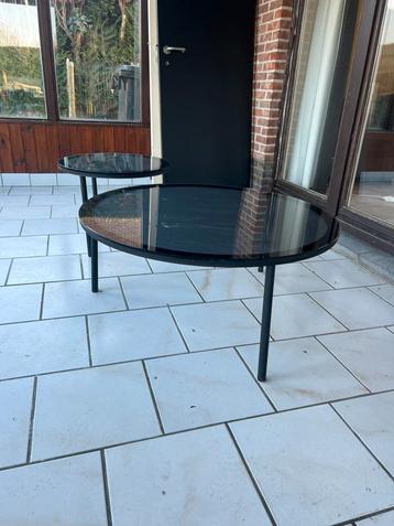 Salontafel en bijzettafel in zeer goede staat ! beschikbaar voor biedingen