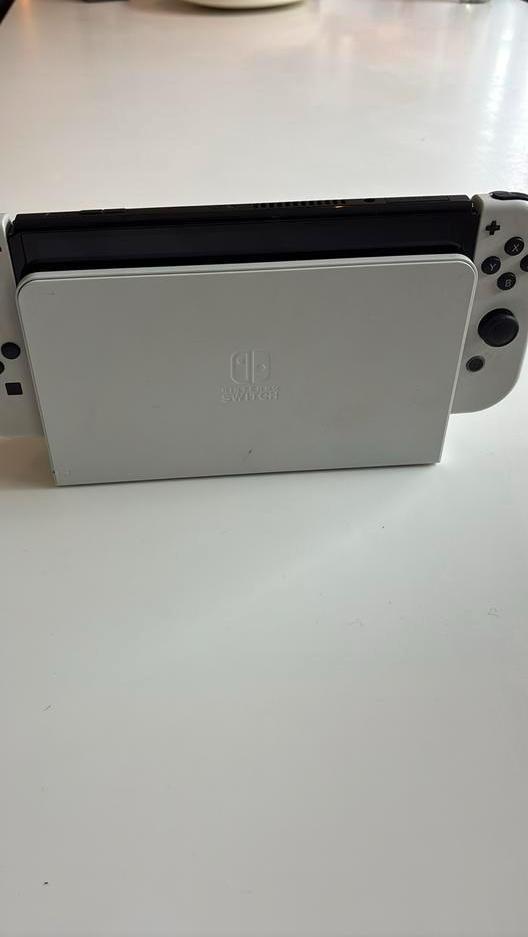 Nintendo switch oled, Games en Spelcomputers, Spelcomputers | Nintendo Switch, Zo goed als nieuw, Switch OLED, Met 2 controllers