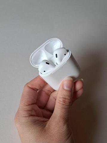 Airpods (2nd generation)