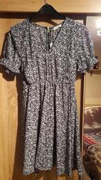 Nouvelle robe fleurie Taille M, Vêtements | Femmes, Robes, Neuf, Autre, Taille 38/40 (M), Enlèvement ou Envoi
