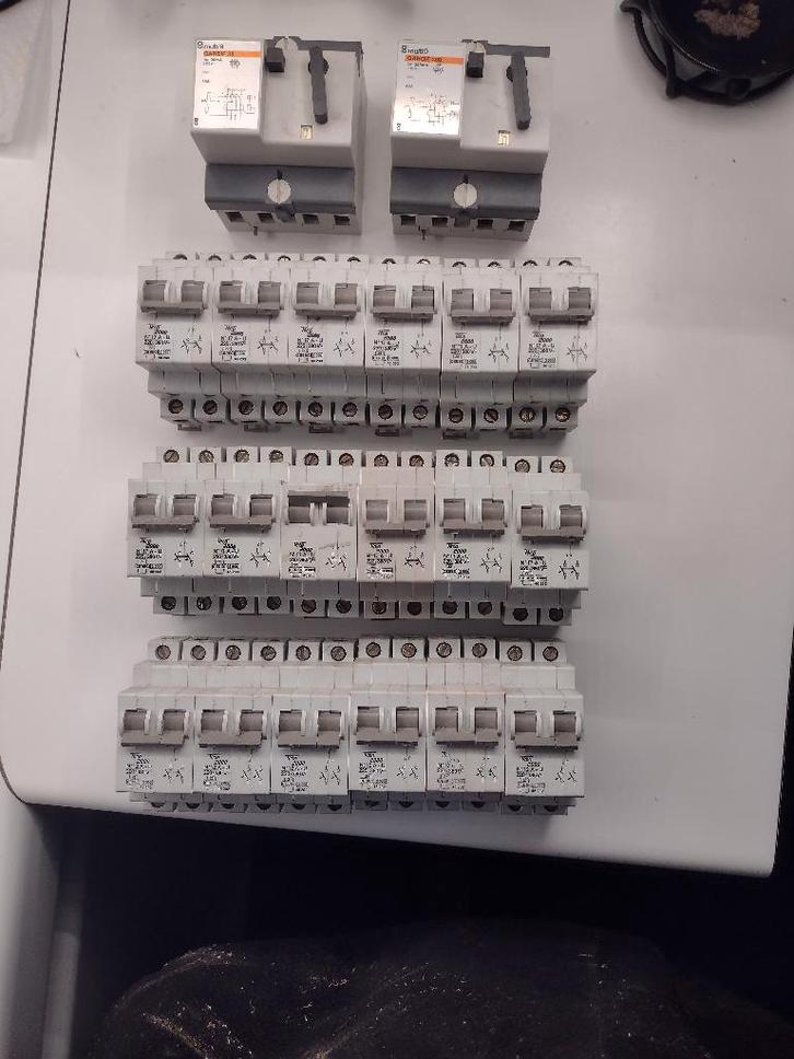 TECO automatische zekeringen, Doe-het-zelf en Bouw, Elektriciteit en Kabels, Gebruikt, Overige typen, Ophalen