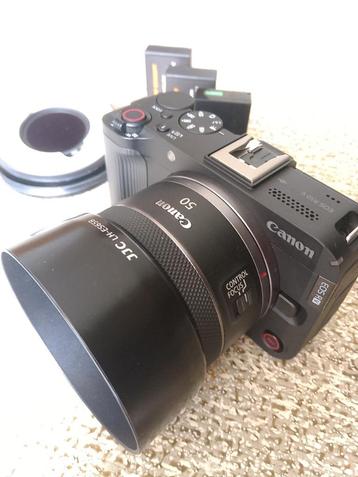 Canon EOS R50 V + Canon RF 50mm f/1.8 STM + Pare-soleil + Fi beschikbaar voor biedingen