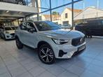 Volvo XC40 PLUS DARK BENZINE AUTOMAAT (automatique), Autos, Volvo, Argent ou Gris, Achat, Euro 6, Entreprise