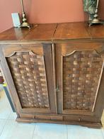 SPECIALE KAST MET VLECHTWERK, Ophalen