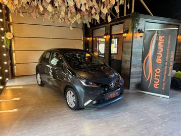 Toyota Aygo 1.0i *TOIT OUVRANT / AIRCO / CAMERA / CARNET*, Auto's, Gebruikt, Zwart, Leder, Bedrijf