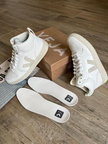 Veja V-15 mid top sneakers maat 38 beschikbaar voor biedingen