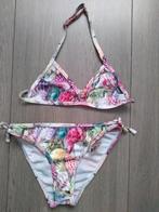 2 bikini's merken maat 122, Kinderen en Baby's, Kinderkleding | Maat 122, Sport- of Zwemkleding, Ophalen of Verzenden, Zo goed als nieuw