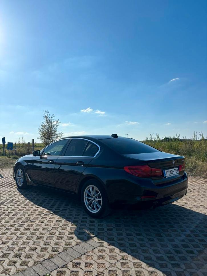 BMW 530i LUXURY LINE, Auto's, BMW, Particulier, Parkeerassistent, Benzine, Euro 6, 4 deurs, Automaat, Zwart, Leder, Achterwielaandrijving