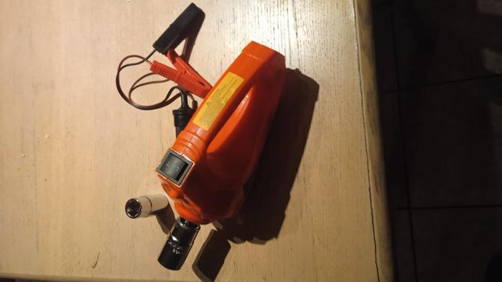 Boulonneuse, NEUVE tournant dans les 2 sens +2 douilles, Doe-het-zelf en Bouw, Gereedschap | Handgereedschap, Ophalen