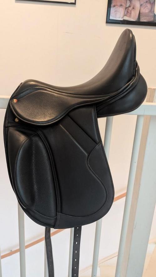 Arturo top dressuurzadel 17, 5 inch NIEUW STAAT, Dieren en Toebehoren, Paarden en Pony's | Zadels, Zo goed als nieuw, Dressuur