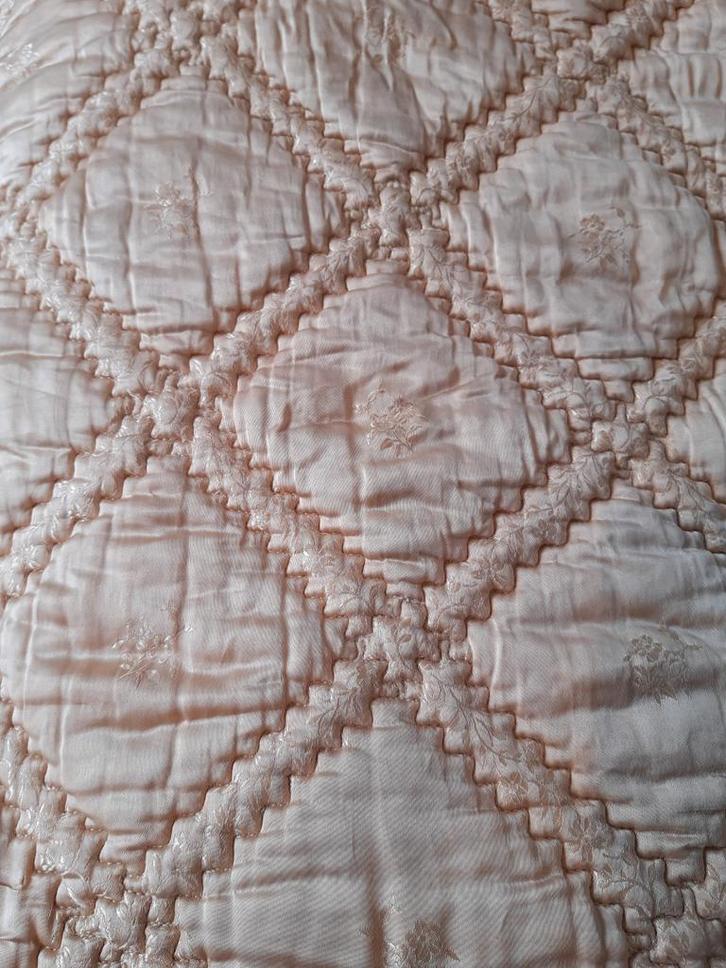 Sprei uit de oude doos, gewassen, versleten op de hoeken, Hobby en Vrije tijd, Stoffen en Lappen, Wol, Ophalen