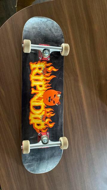Skateboard RIPNDIP beschikbaar voor biedingen