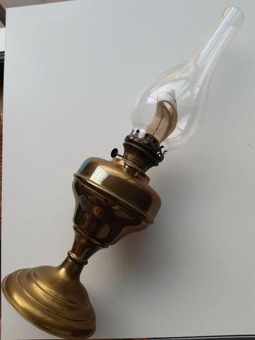 Olielamp beschikbaar voor biedingen