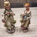 2 porselein beeldjes moeder en dochter met bloem, Antiek en Kunst, Ophalen
