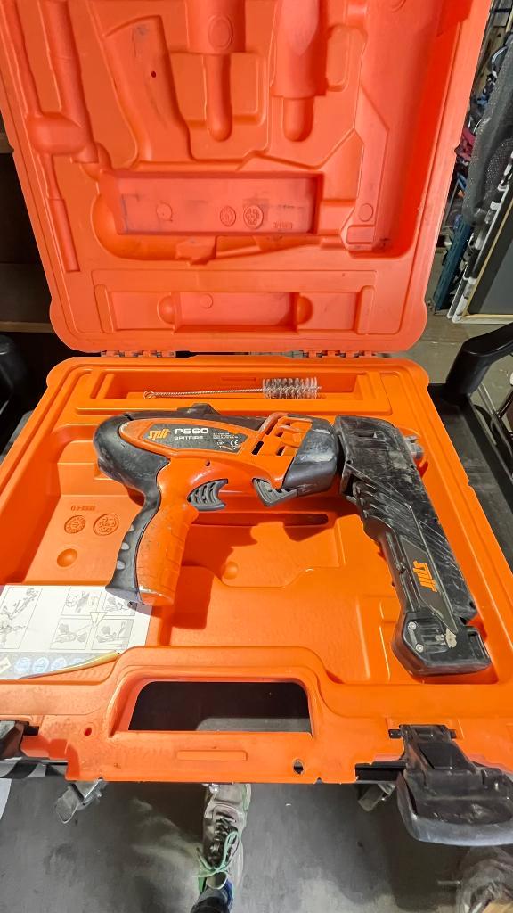 Pistolet à poudre SPIT P560 Spitfire - avec étui transport, Bricolage & Construction, Outillage | Autres Machines, Utilisé, Enlèvement ou Envoi