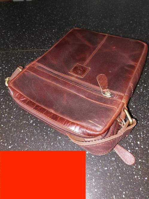 Schouder Tas UNI bruin DIK LEER  met riem 28x22x7cm (NL+31), Handtassen en Accessoires, Tassen | Schoudertassen, Nieuw, Overige merken