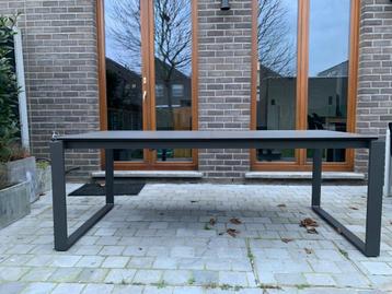 Guam tuintafel Maisons du Monde beschikbaar voor biedingen