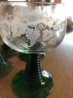 Vintage wijnglas op groene voet, Ophalen, Gebruikt