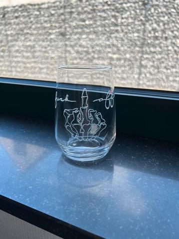 Zelf gegraveerd glas beschikbaar voor biedingen