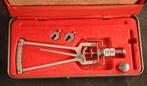 Fraaie vintage Duitse Schioetz Tonometer in cassette., Verzenden