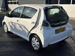 Toyota Aygo 1.0 VVT-i Now, airco, Auto's, Toyota, Voorwielaandrijving, Emergency brake assist, Wit, Handgeschakeld