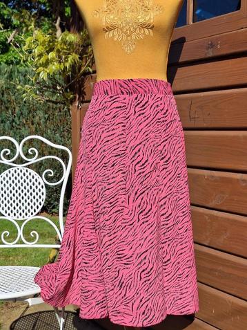 Jupe Naf Naf Christine mi-longue taille M avec motifs noirs beschikbaar voor biedingen