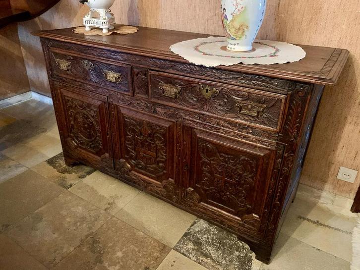 Massief antiek dressoir – rijk gesculpteerd – 19e eeuw, Antiek en Kunst, Antiek | Meubels | Kasten, Ophalen