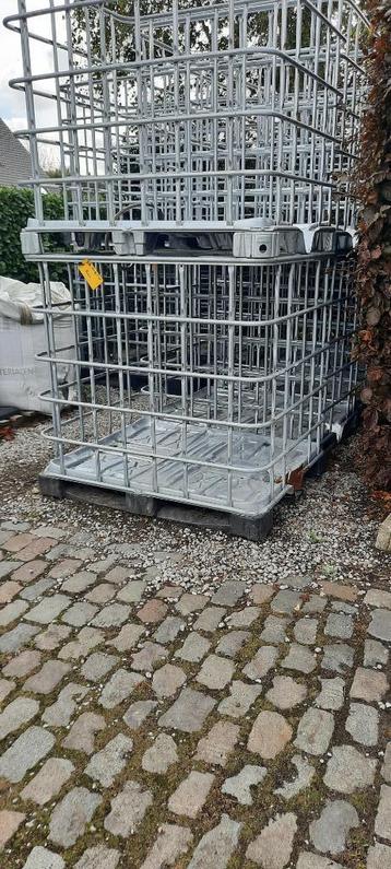 houtkooien met metalen pallet 1m20x1m x 1m20h 15stuks in 1 k beschikbaar voor biedingen