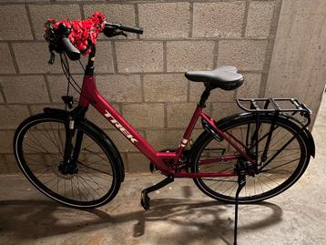 Trek Verve2 EQ Damesfiets (Rage red 2022) beschikbaar voor biedingen