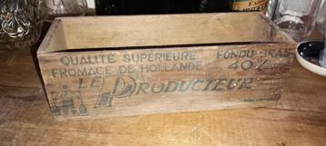 Houten kistje met kazen uit Nederland beschikbaar voor biedingen
