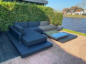 Allerlaatste loungeset in zwarte uitvoering vanaf 1999 euro beschikbaar voor biedingen