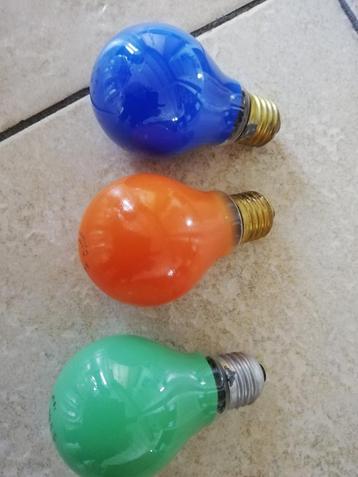 3 gekleurde lampen 15 W en 240 V