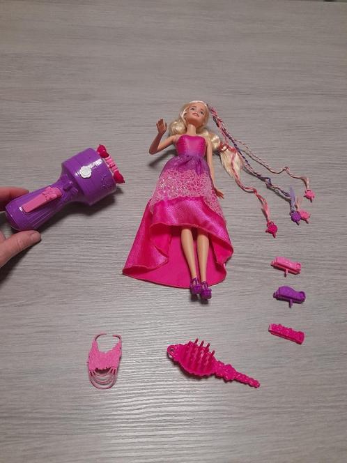 Barbie Bijzonder Lang Haar Koninkrijk Prinses - Barbiepop, Kinderen en Baby's, Speelgoed | Poppen, Zo goed als nieuw, Barbie, Ophalen of Verzenden