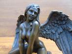statue d une femme nue avec des ailes en bronze signé ., Bronze, Enlèvement ou Envoi