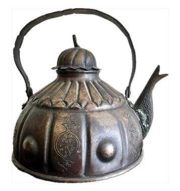 Oude ketel theepot (koper?) beschikbaar voor biedingen