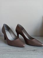 Donkerbruine pumps maat 35., Kleding | Dames, Schoenen, Nieuw, Ophalen of Verzenden, Pumps